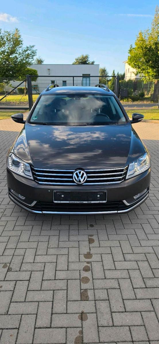 Volkswagen Passat 2013 — interior