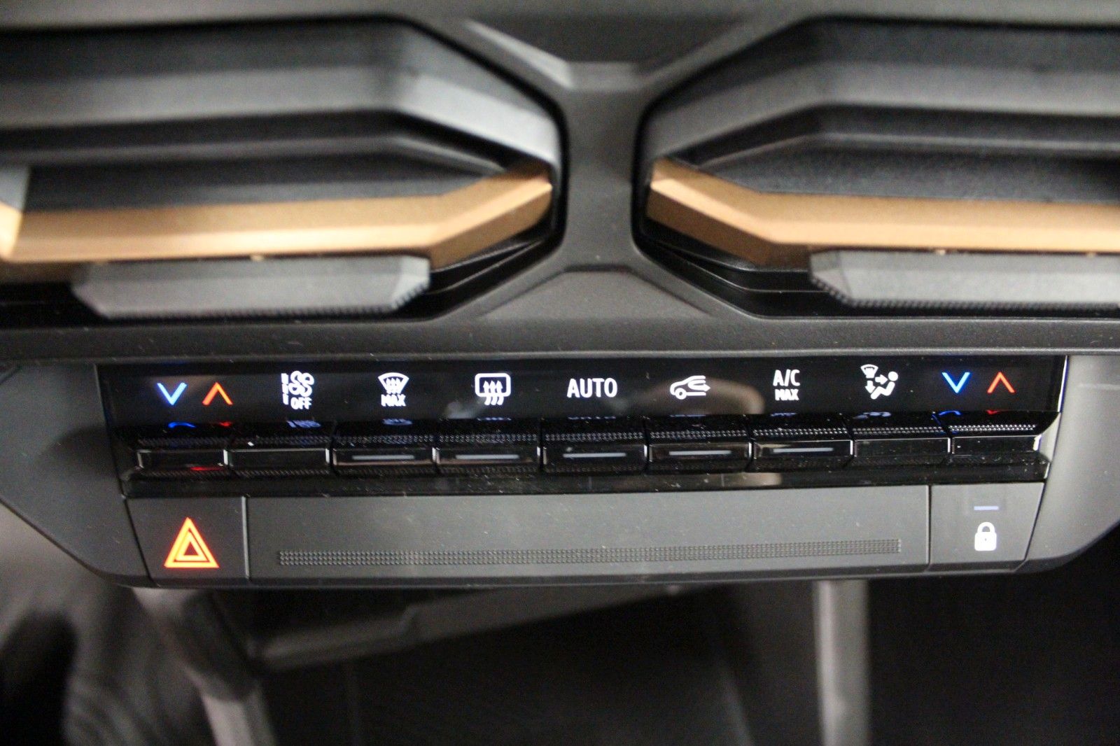 Fahrzeugabbildung Dacia Bigster mild hybrid-G 140 Extreme *Winter-Paket*