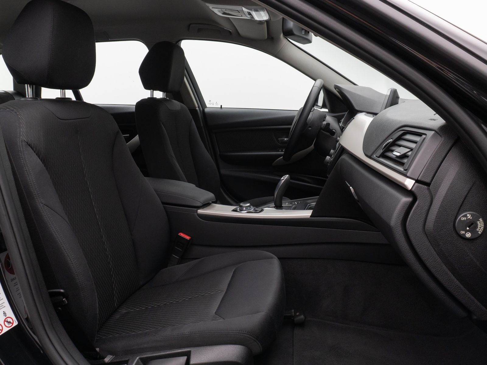 Fahrzeugabbildung BMW 320d Navi PDC Sitzhzg Xenon Geschwindigkeitsreg