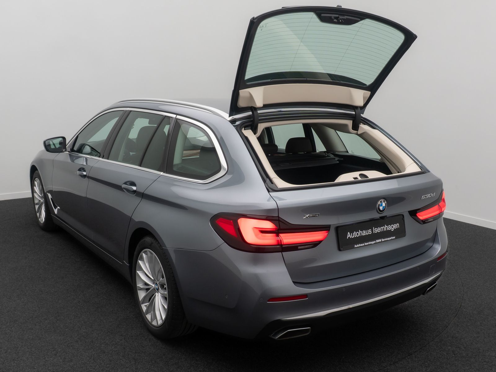 Fahrzeugabbildung BMW 530d xD Luxury Line AHK Alarm H/K DAB Individual
