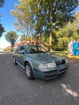 Skoda Octavia 1.6 Benziner - Skoda Octavia aus 2003: Kombi