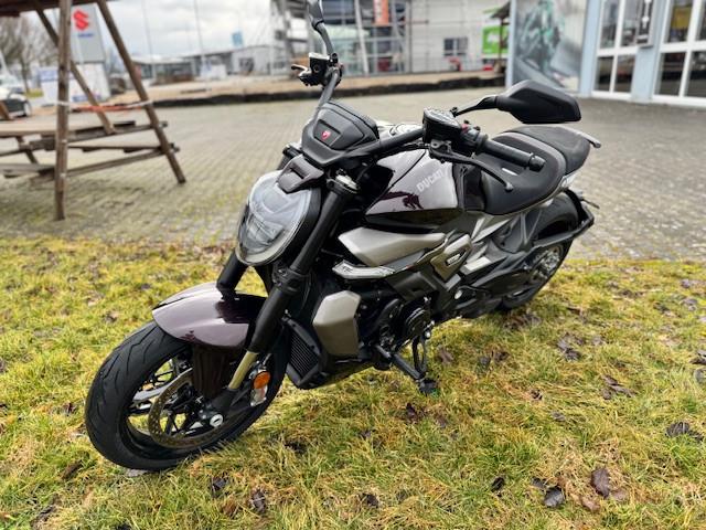 Ducati X-Diavel V4