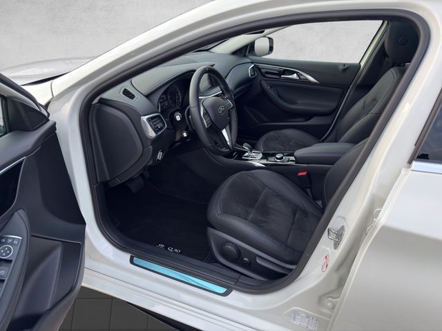 Infiniti Q30 1.6 16V Luxe Tech|Panorama|Kamera|BOSE|DAB