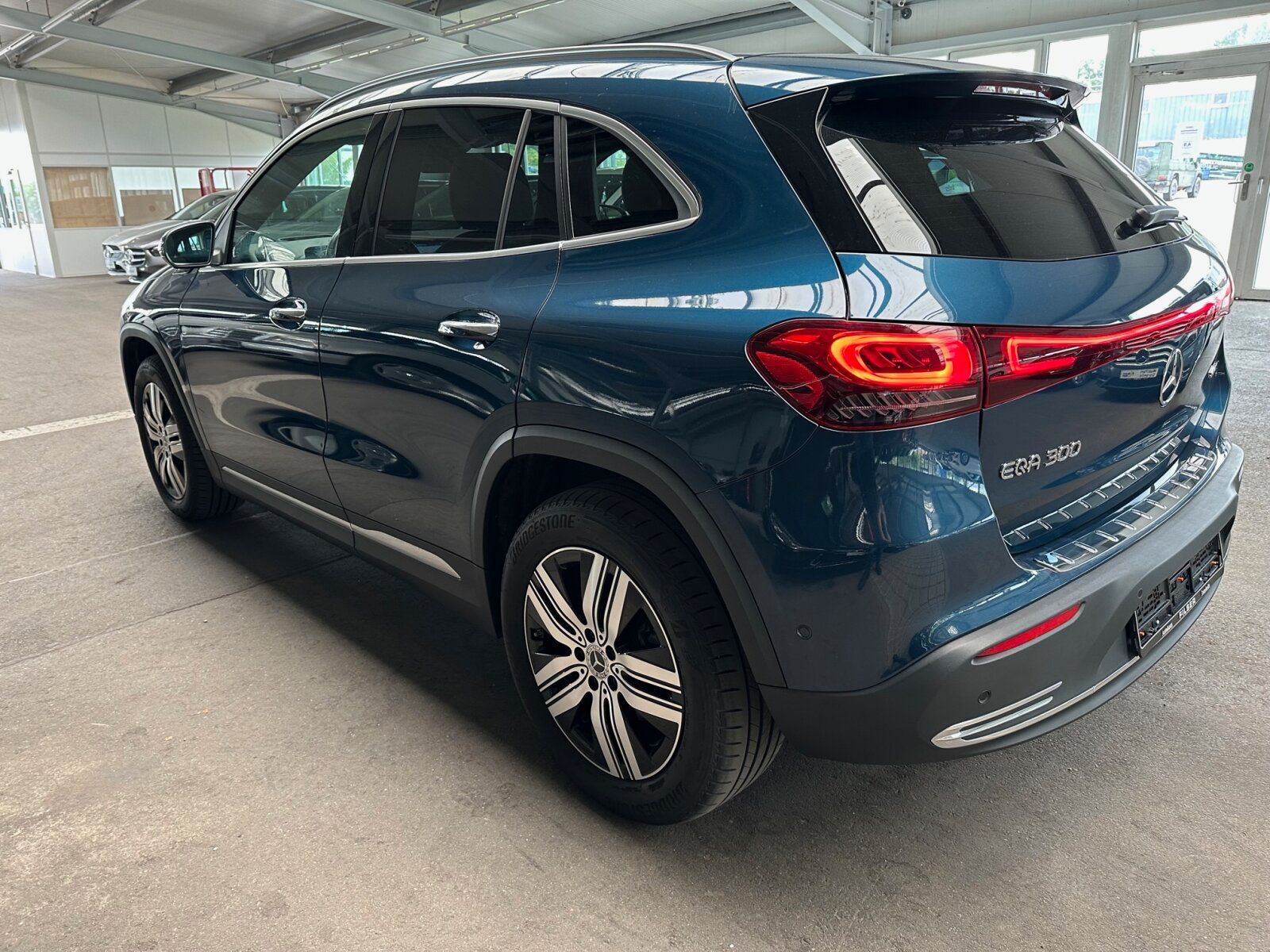 Mercedes-Benz EQA 300 4MATIC Progressive Pano-Dach AHK 360° foto 7