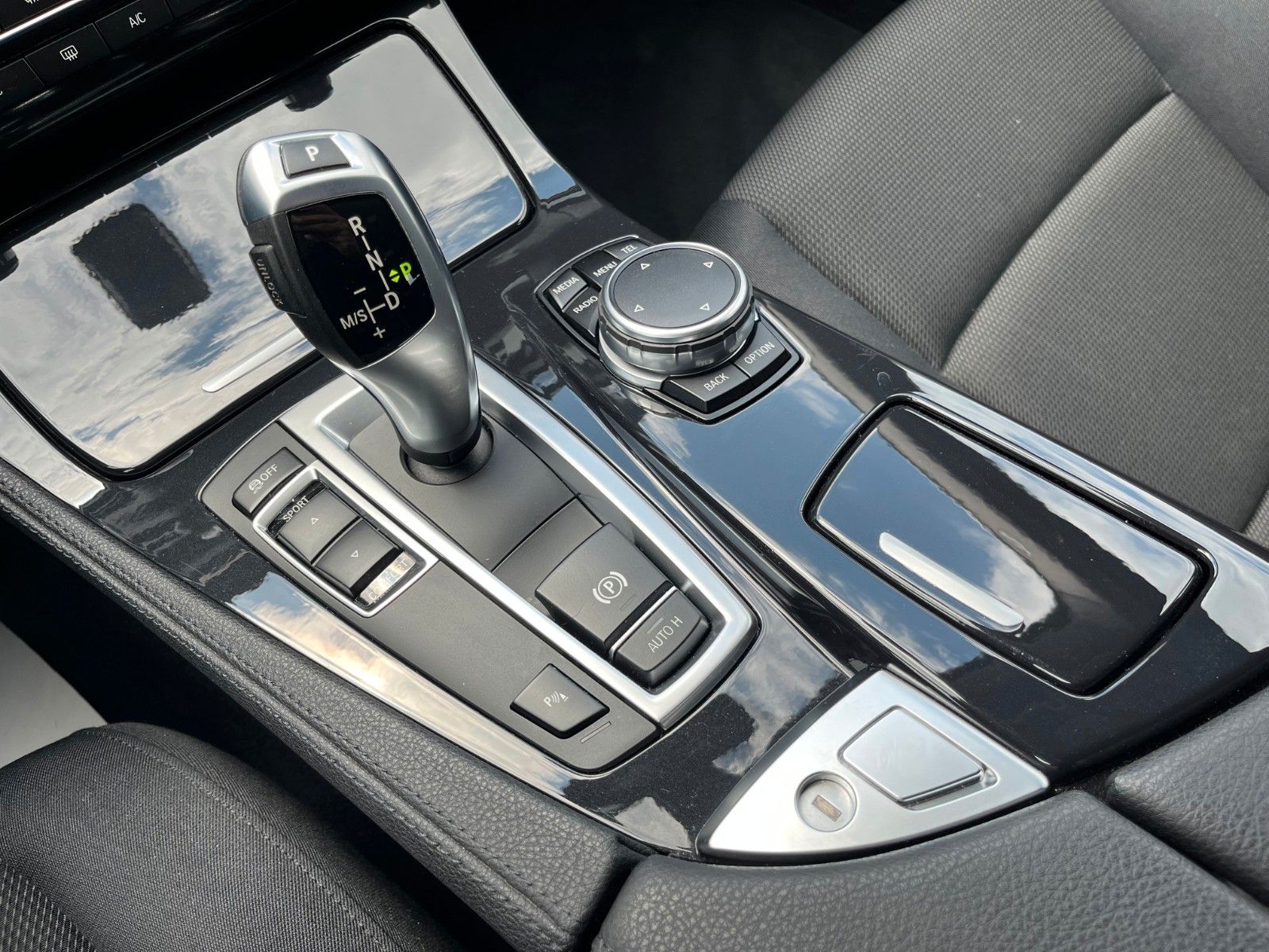 Fahrzeugabbildung BMW 520d Aut. Navi Alarm PDC HiFi Scheckheft SPORTL