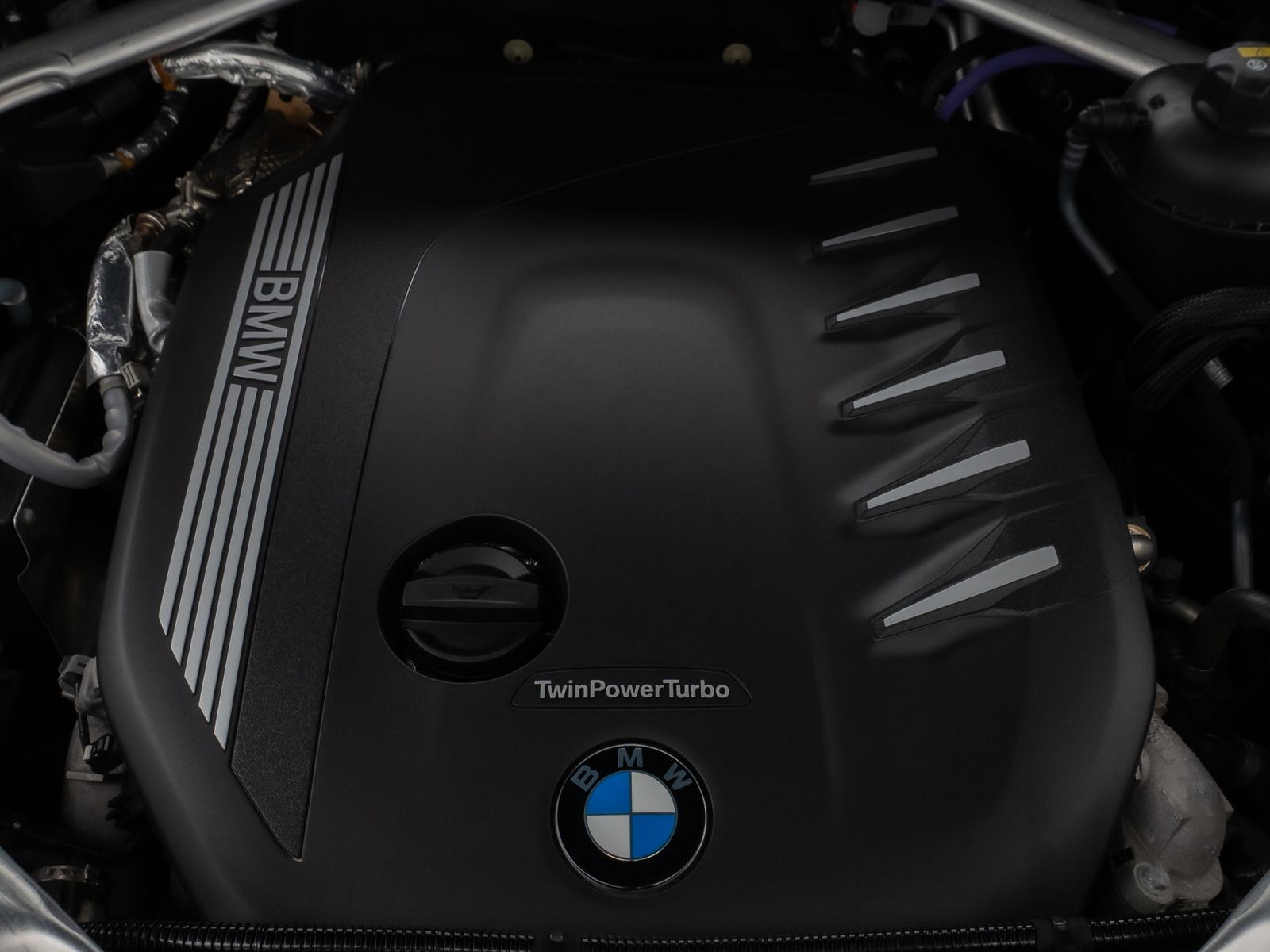 Fahrzeugabbildung BMW X5 xD30d M Sport Kamera HUD DAB HiFi Komfort 20"