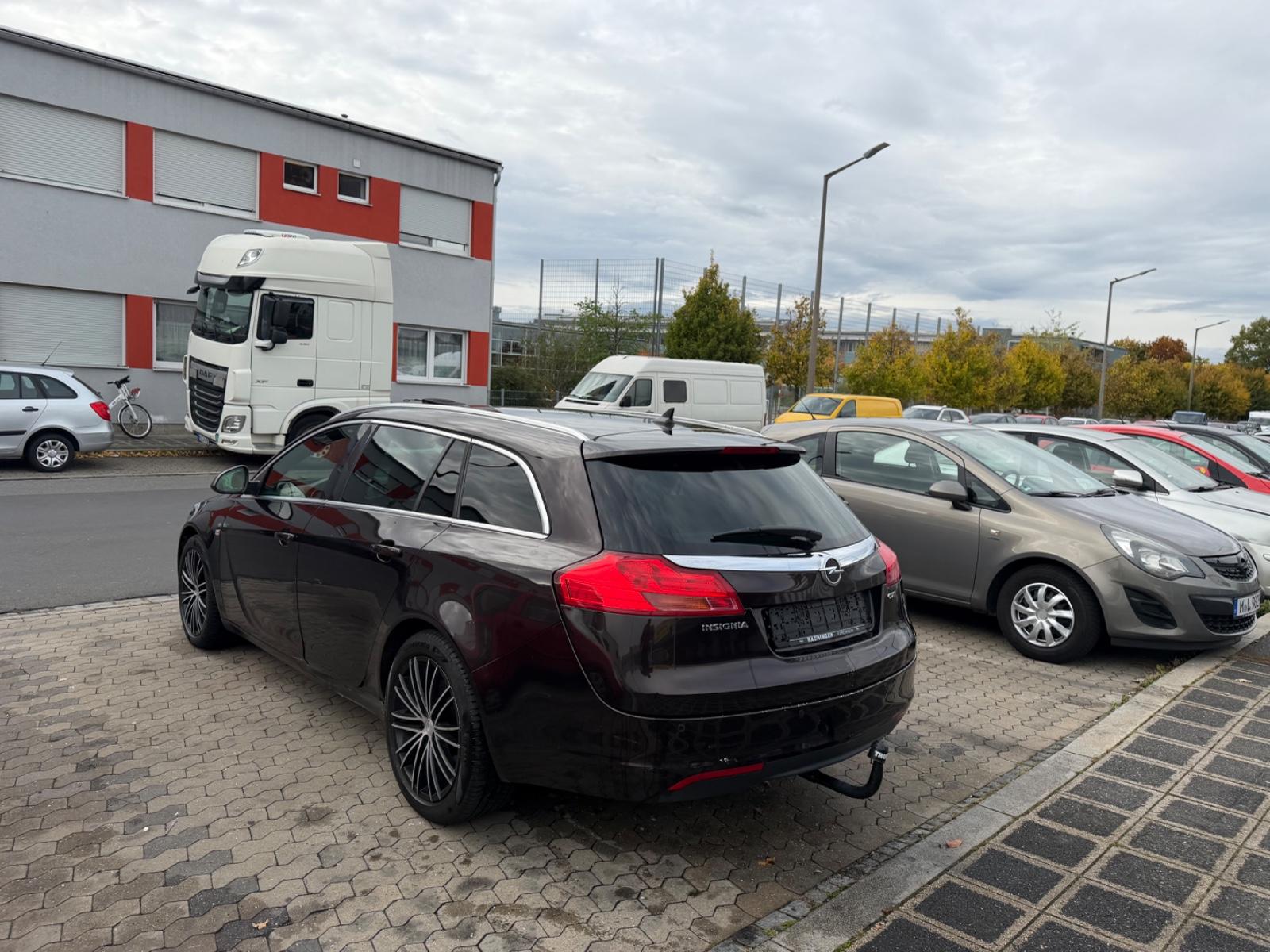 Opel Insignia 2011 — photo 21