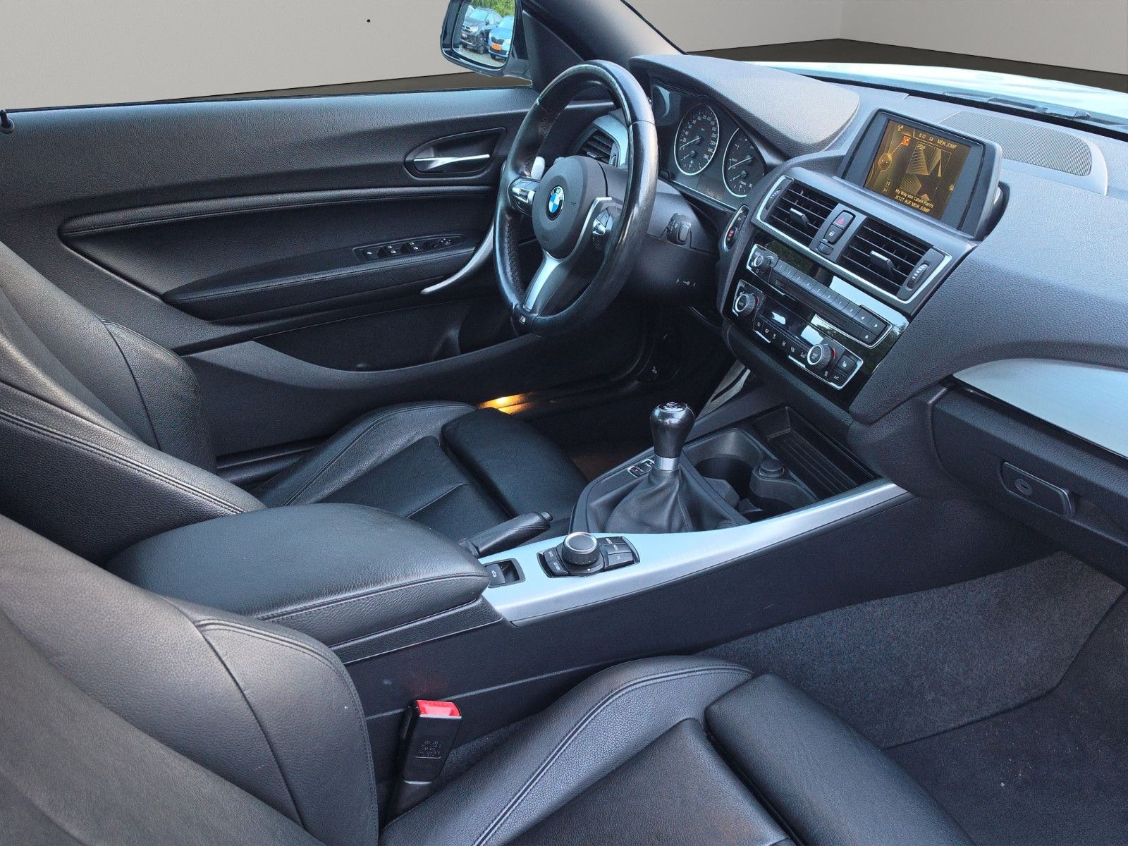 Fahrzeugabbildung BMW 218i Cabrio M Sport LEDER XENON SHZ TEMPOMAT