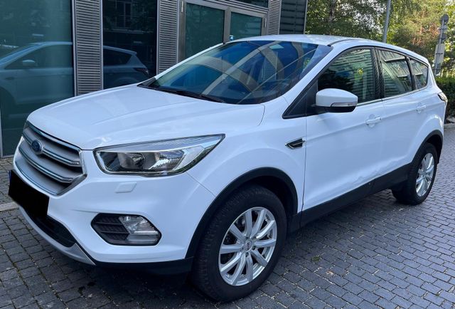 Ford Kuga Trend 1.5 Benzin mit AHK