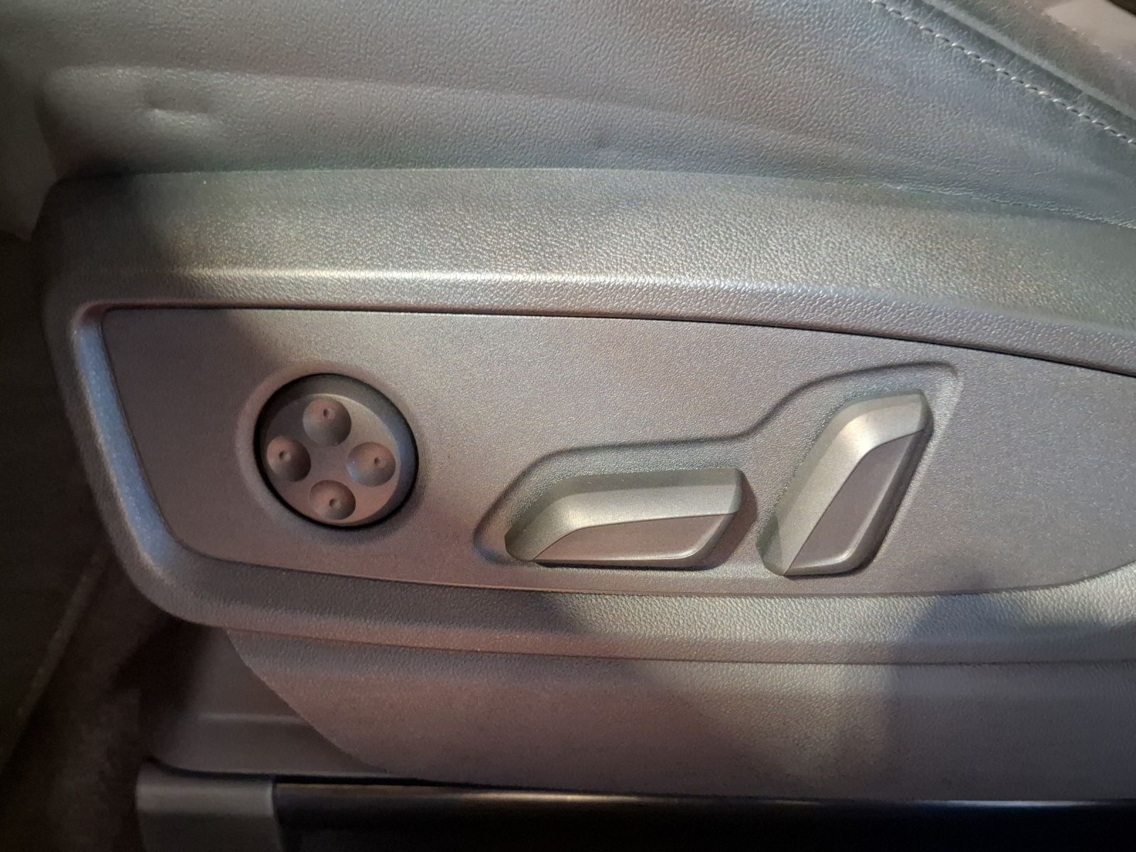 Fahrzeugabbildung Audi Q5 45 TFSI S-Line quattro S-tronic STH Matrix AH