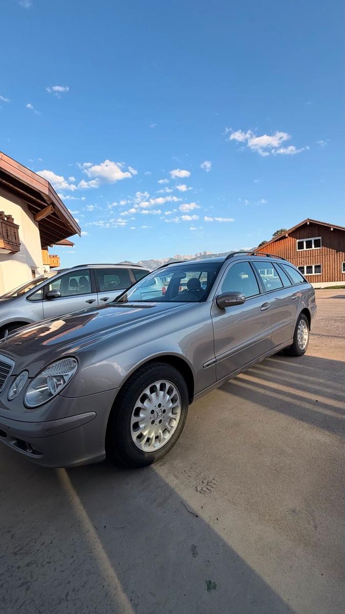 Mercedes-Benz E220 2004 — photo 7