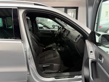 Volkswagen Tiguan - 12