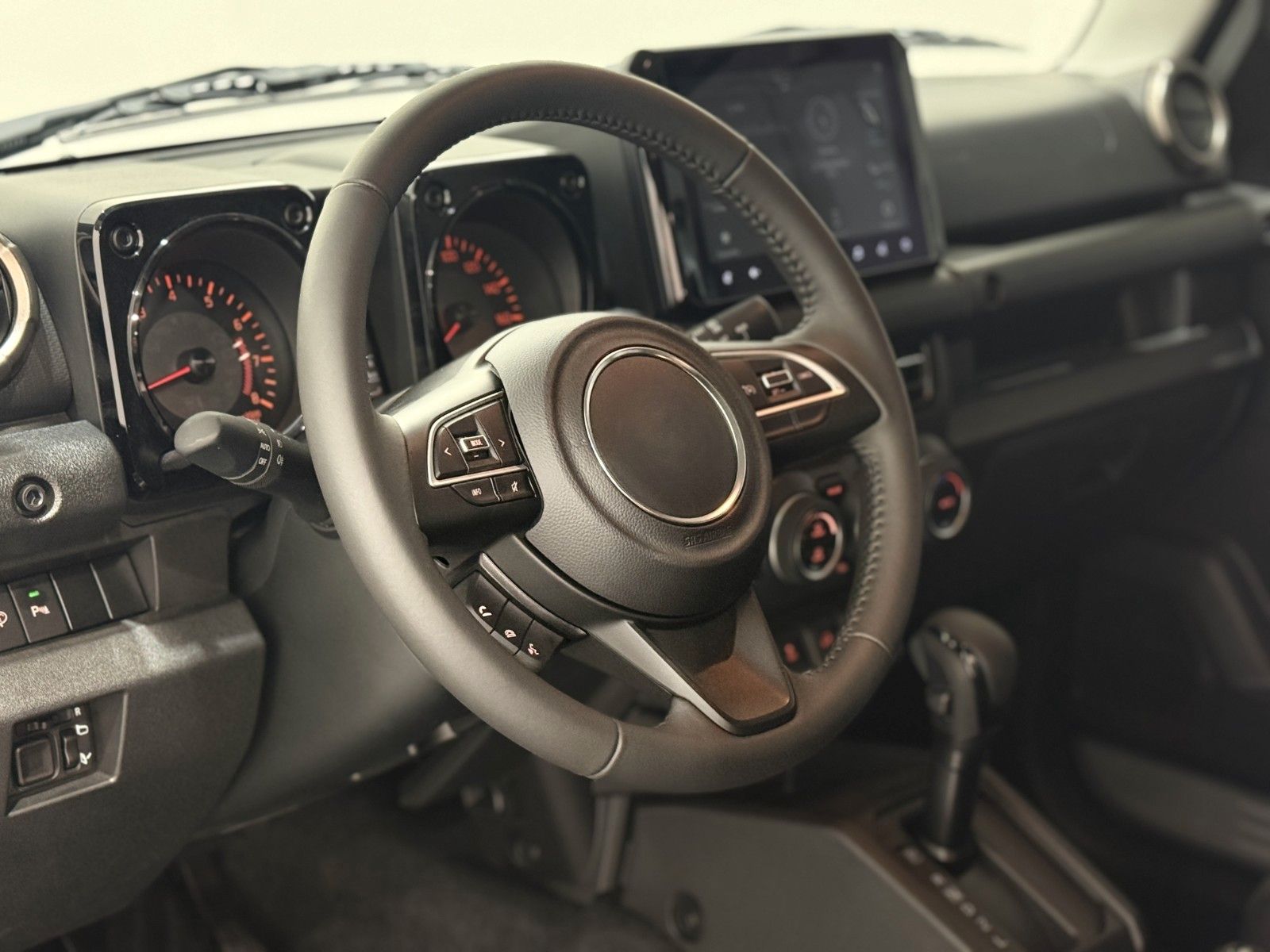 Fahrzeugabbildung Suzuki RTR Jimmy - 4/5 Türer - LED - RFK - MFL