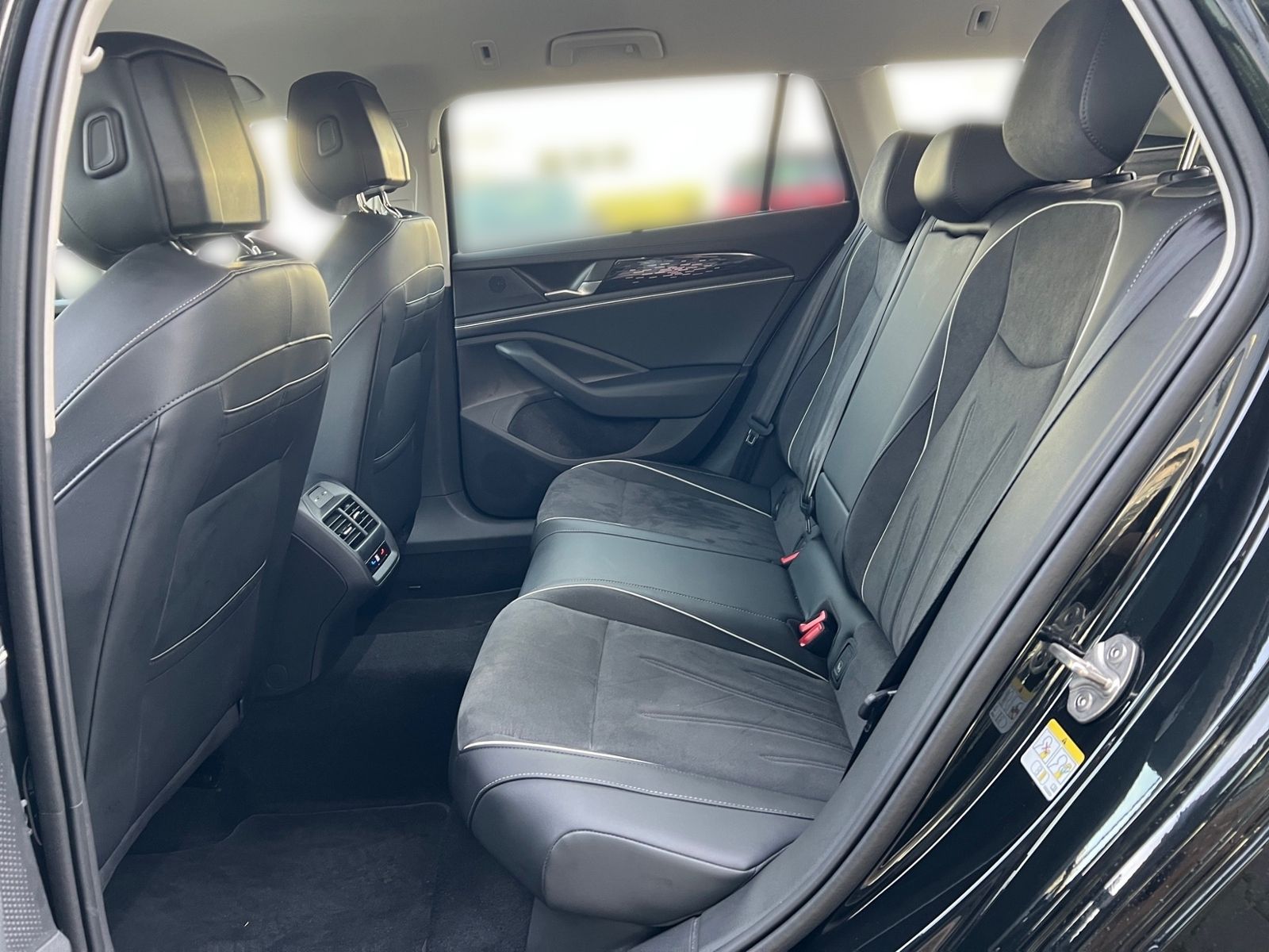 Volkswagen Passat Variant - Bild 14