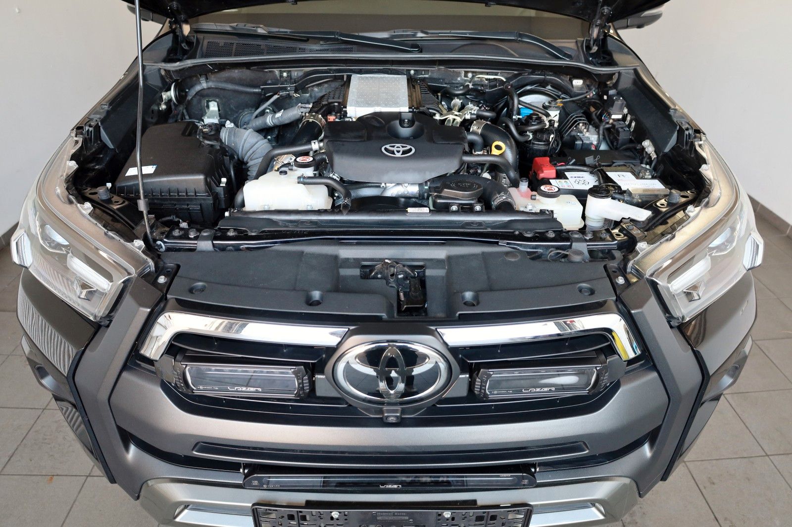 Fahrzeugabbildung Toyota Hilux 2.8 D4-D Invincible,Luft,Rollo el.,2xWinde