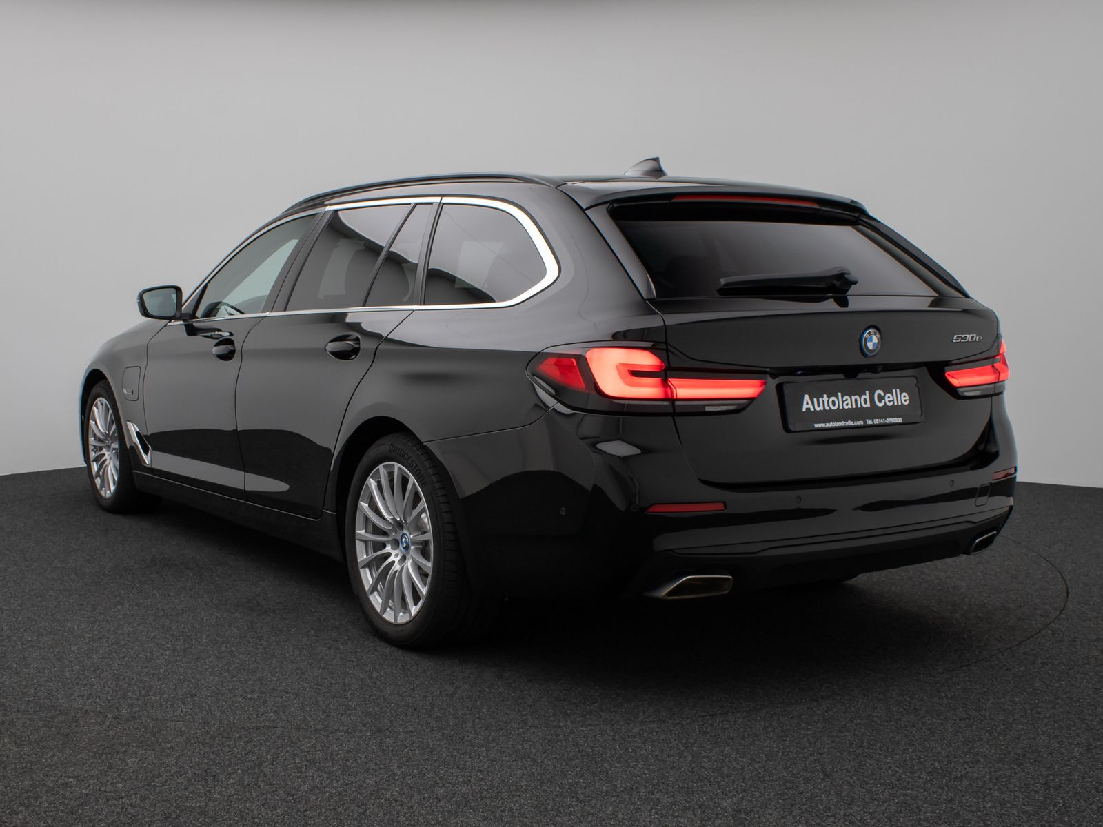 Fahrzeugabbildung BMW 530e Kamera DAB CockPitPro Sitzhzg Alarm LED