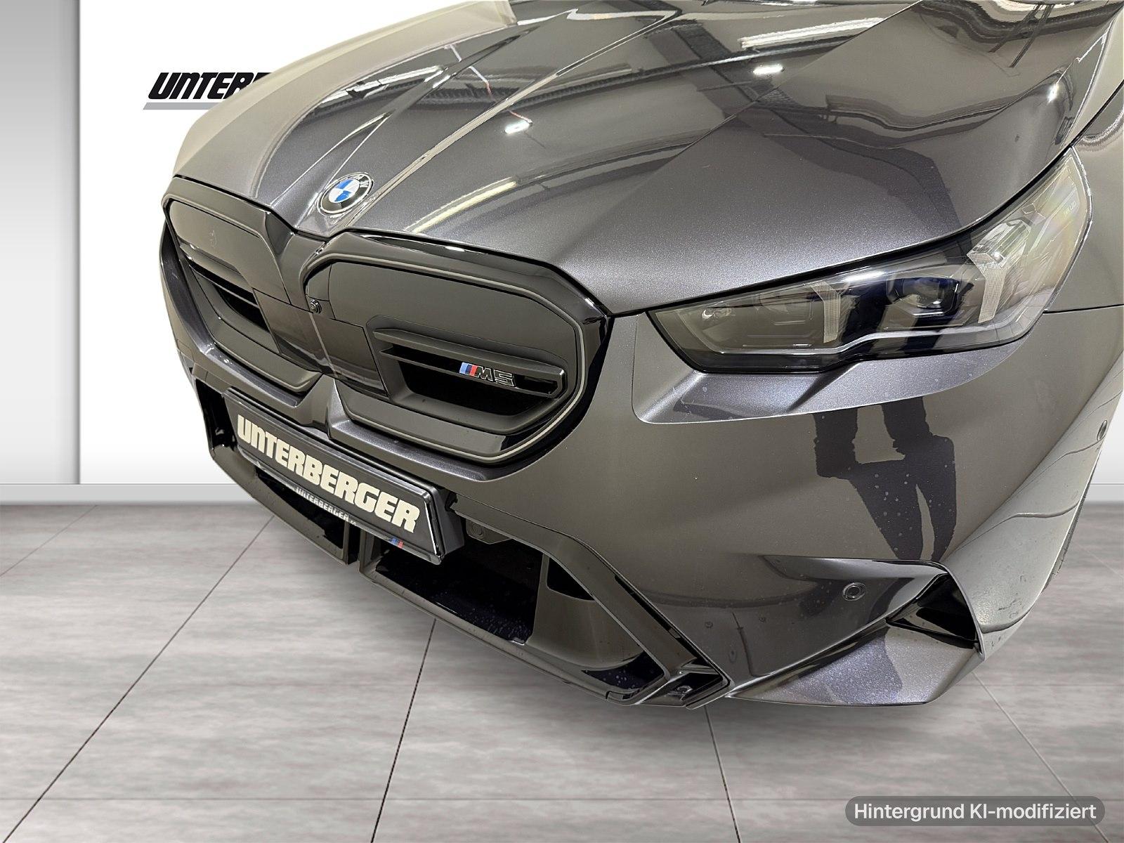 BMW M5 Touring Vmax ACC 360 AHK B&W Pano