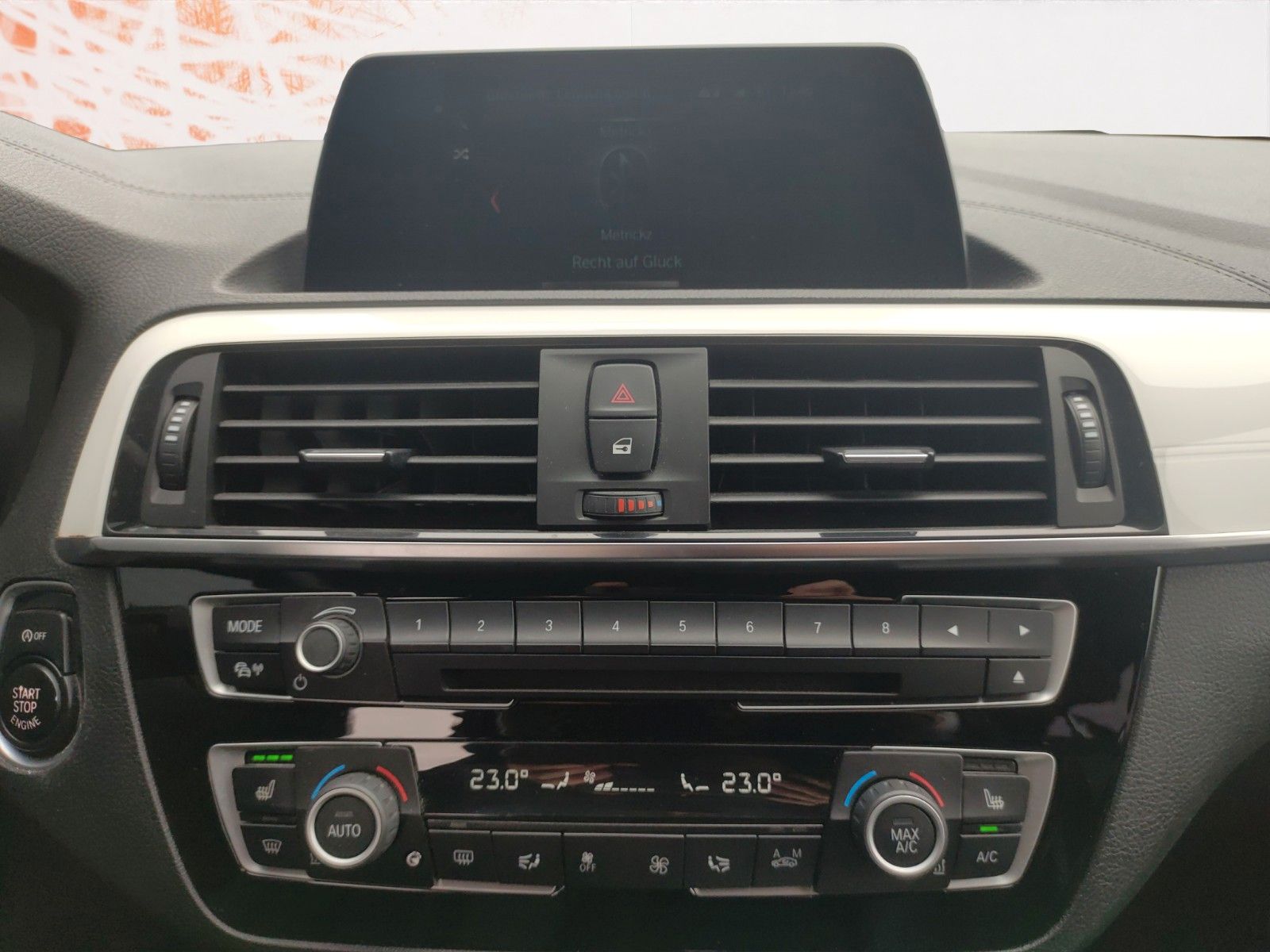 Fahrzeugabbildung BMW 116 d Urban Line ! LED ! PDC ! NAVI !