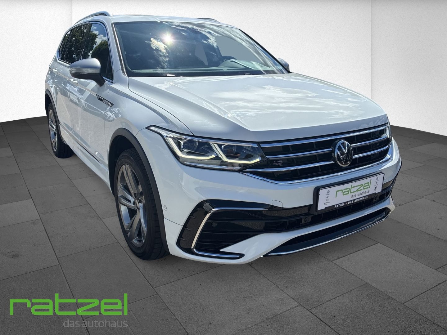 Fahrzeugabbildung Volkswagen Tiguan Allspace 4Motion R-Line 2.0 TSI DSG Area