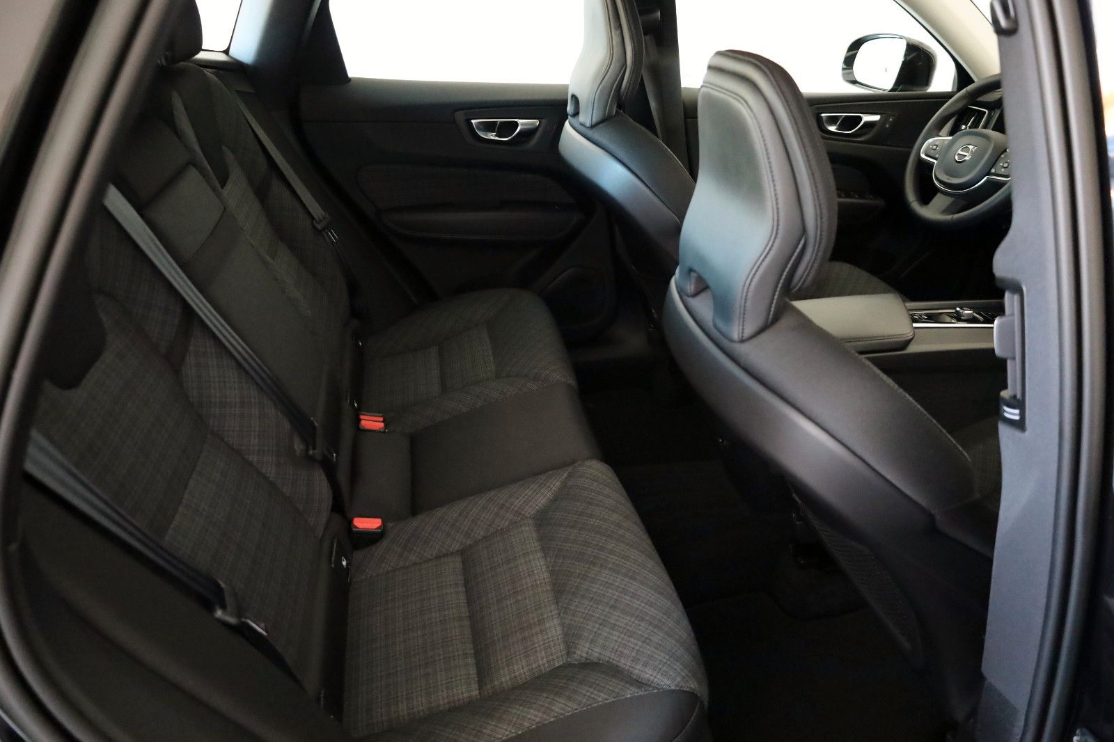Fahrzeugabbildung Volvo XC60 Core B4 D,Navi,LED,4xSH,Kamera,Carplay,ACC
