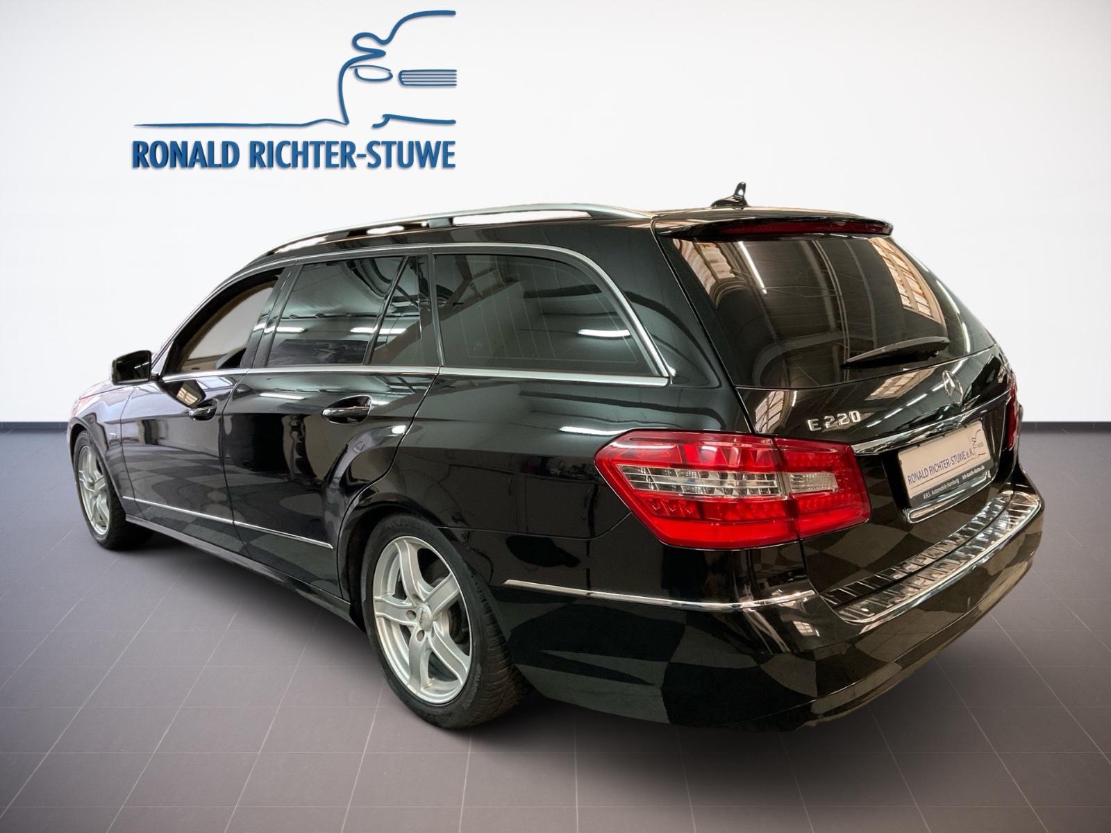 Mercedes-Benz E220 2011 — rear view
