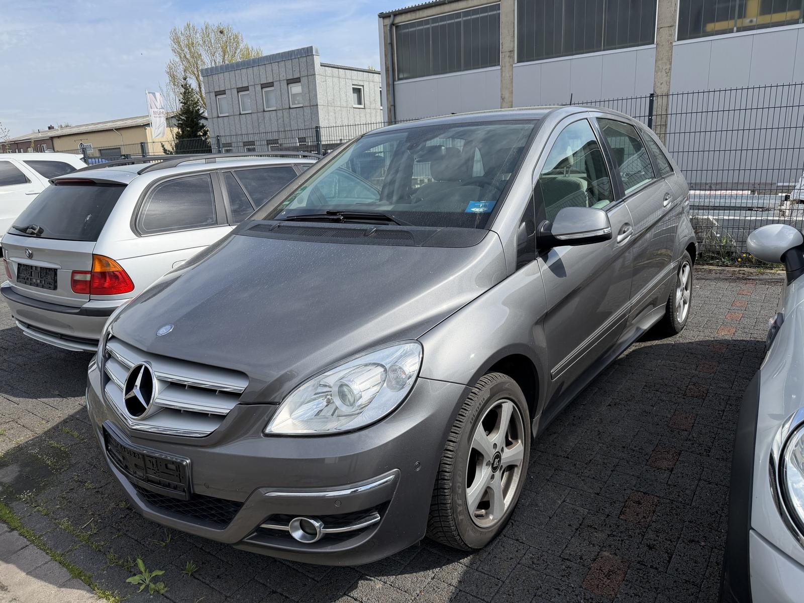 Mercedes-Benz B 200 Klima Navi SHZ PDC AHK