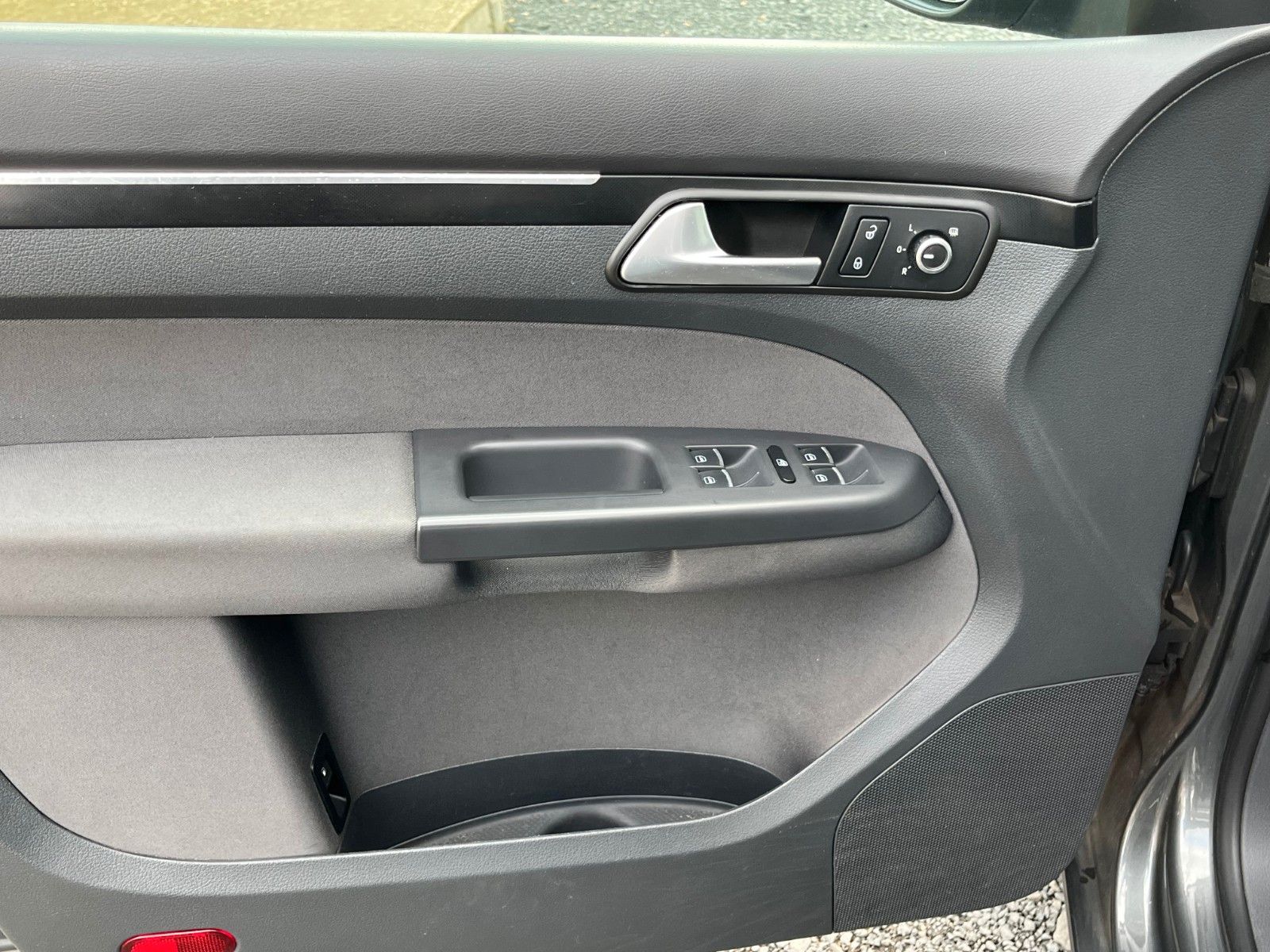 Fahrzeugabbildung Volkswagen Touran 2.0 TDI HIGHLINE DSG Navi RKam AHK Alcant