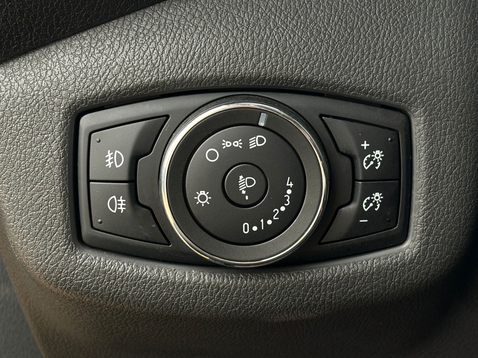Fahrzeugabbildung Ford Tourneo Connect 1.0 EB Trend Klima Zahnr. neu