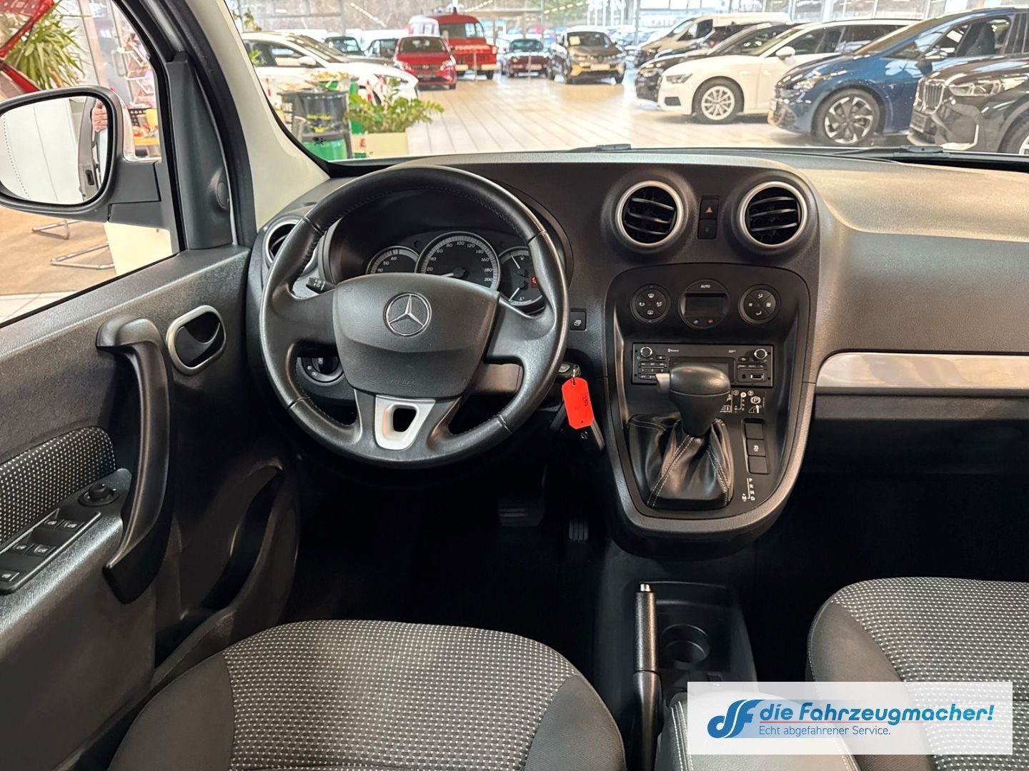 Fahrzeugabbildung Mercedes-Benz Citan 112 lang Klimaautom SHZ Temp PDC Berganfah