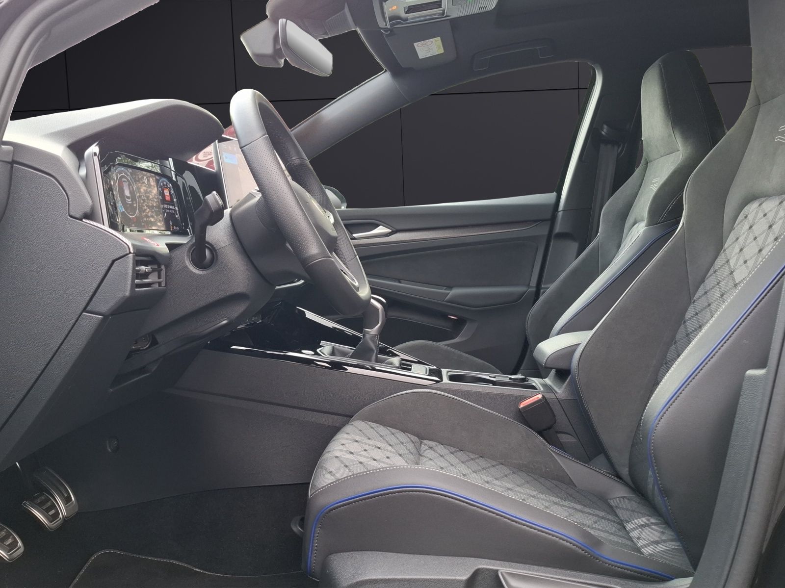 Fahrzeugabbildung Volkswagen Golf VIII Variant TSI R-Line Matrix AHK Navi AID