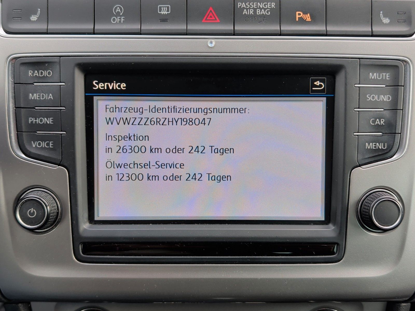 Fahrzeugabbildung Volkswagen POLO 1.2 TSI HIGHL DSG TEL APP KLIMAAUT 16" GRA
