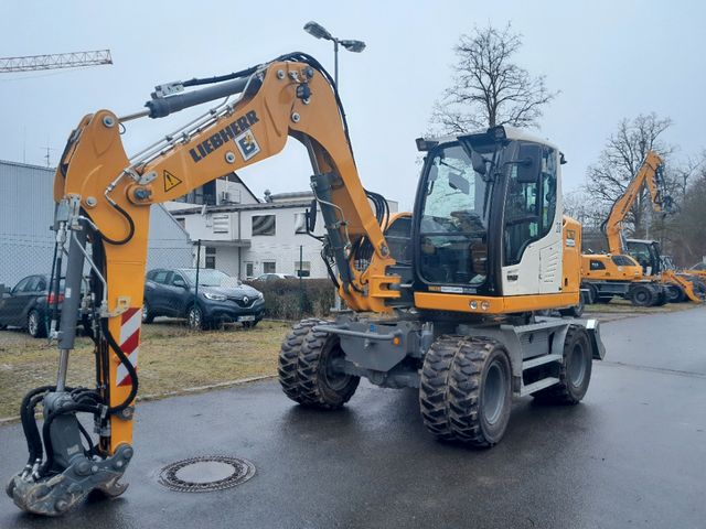 Liebherr A910 Compact