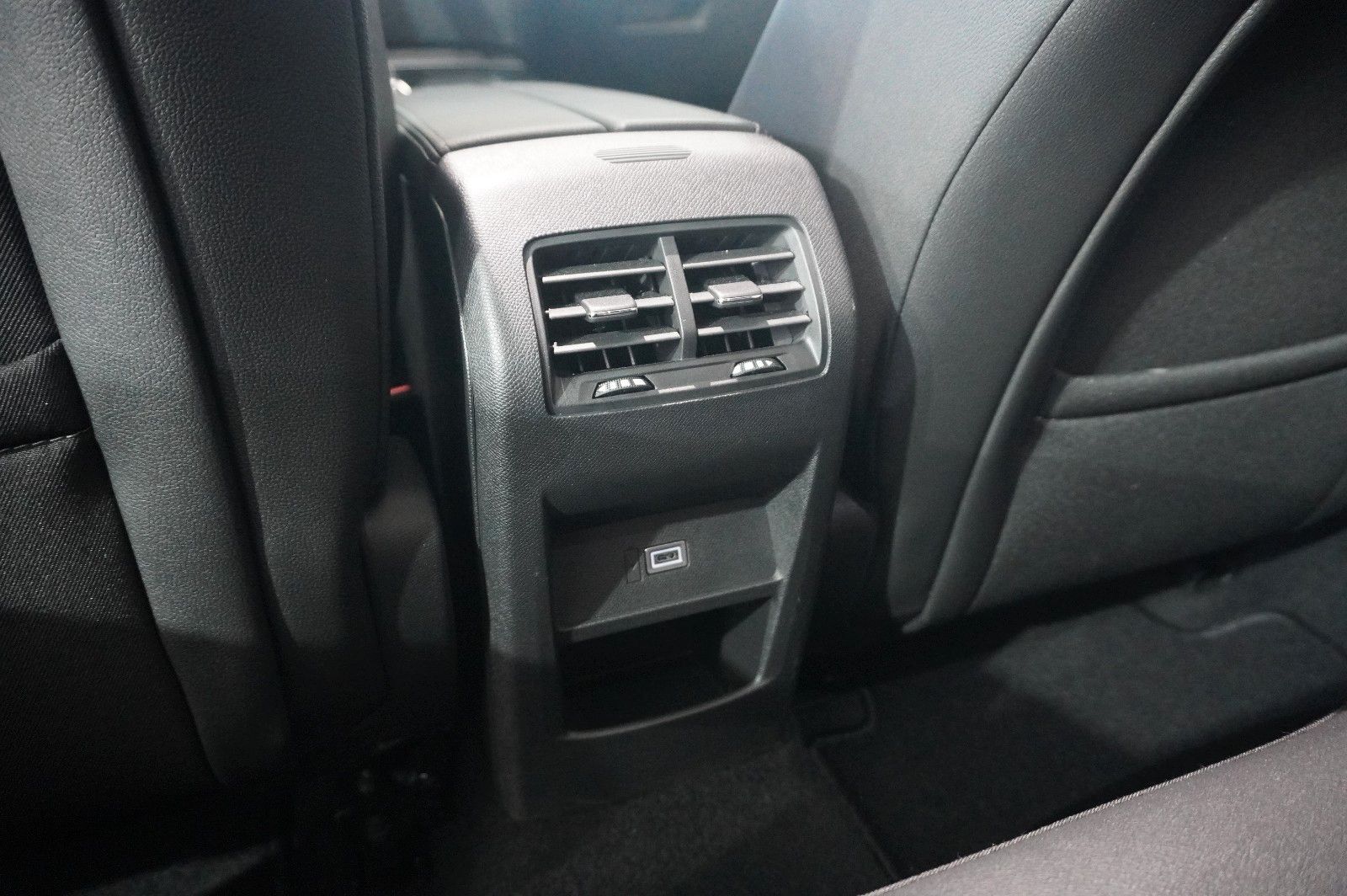 Fahrzeugabbildung Opel Astra L Lim. 1.2T GS SPORT NAVI/LED/360°/SH/HUD