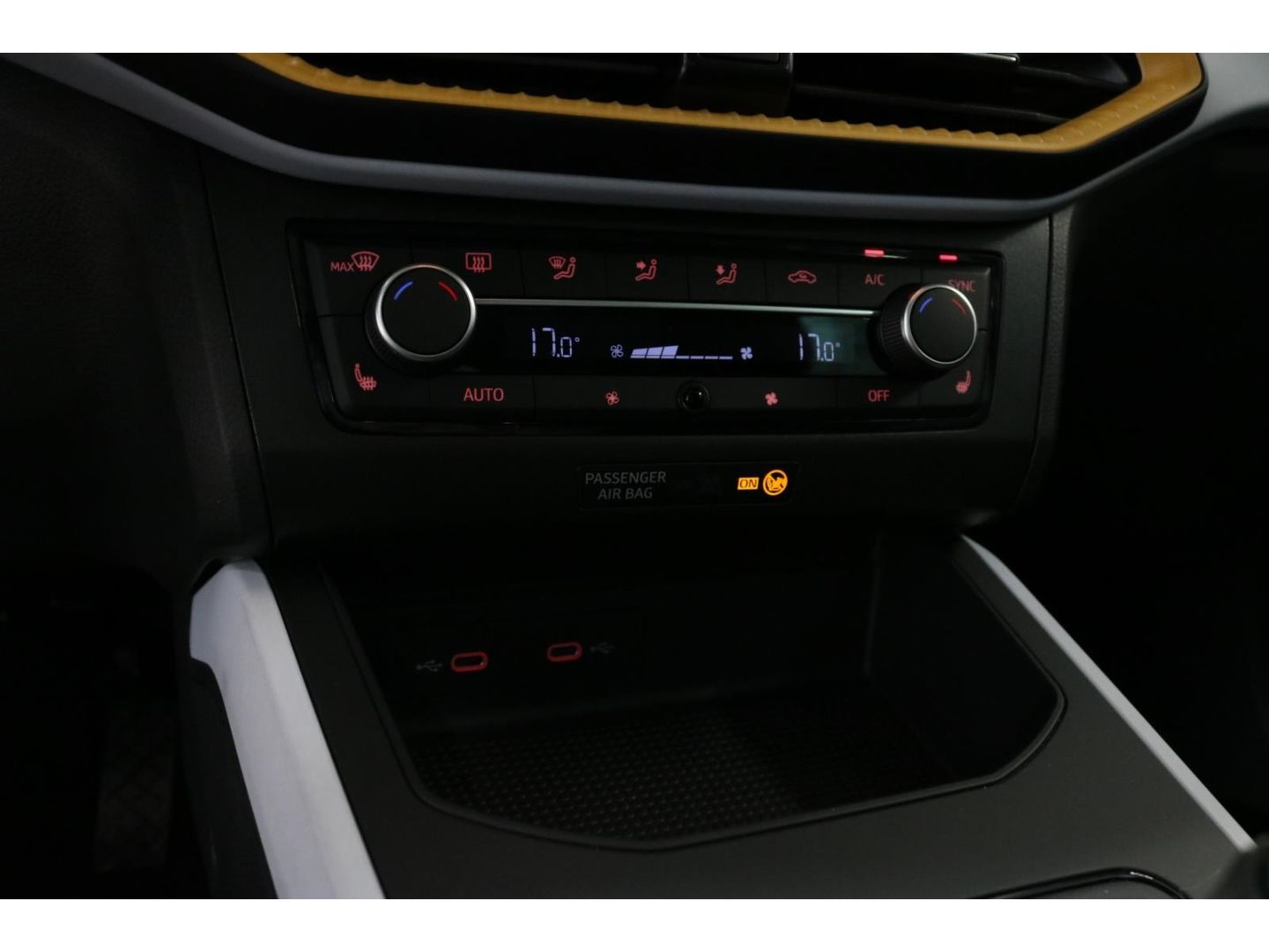 Fahrzeugabbildung SEAT Arona Road Edition Navi Tempomat SHZ PDC LED
