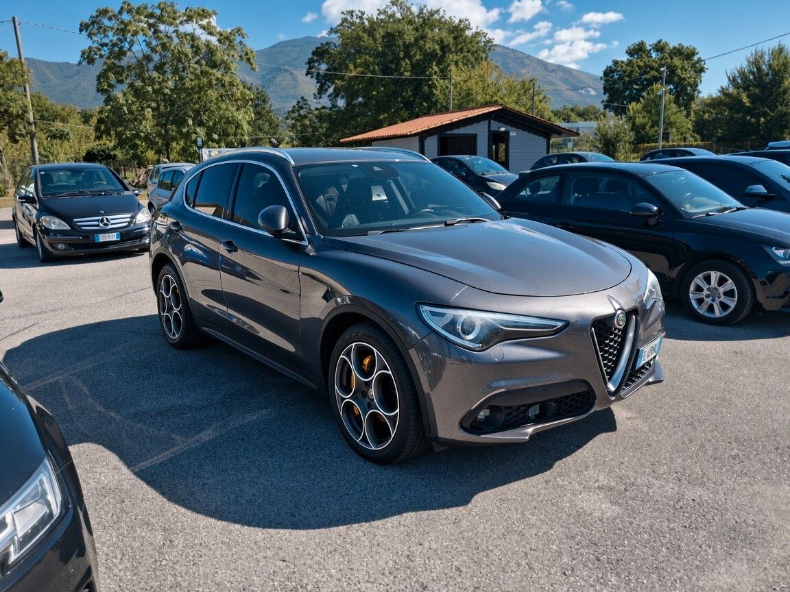 Alfa-Romeo Stelvio - 1