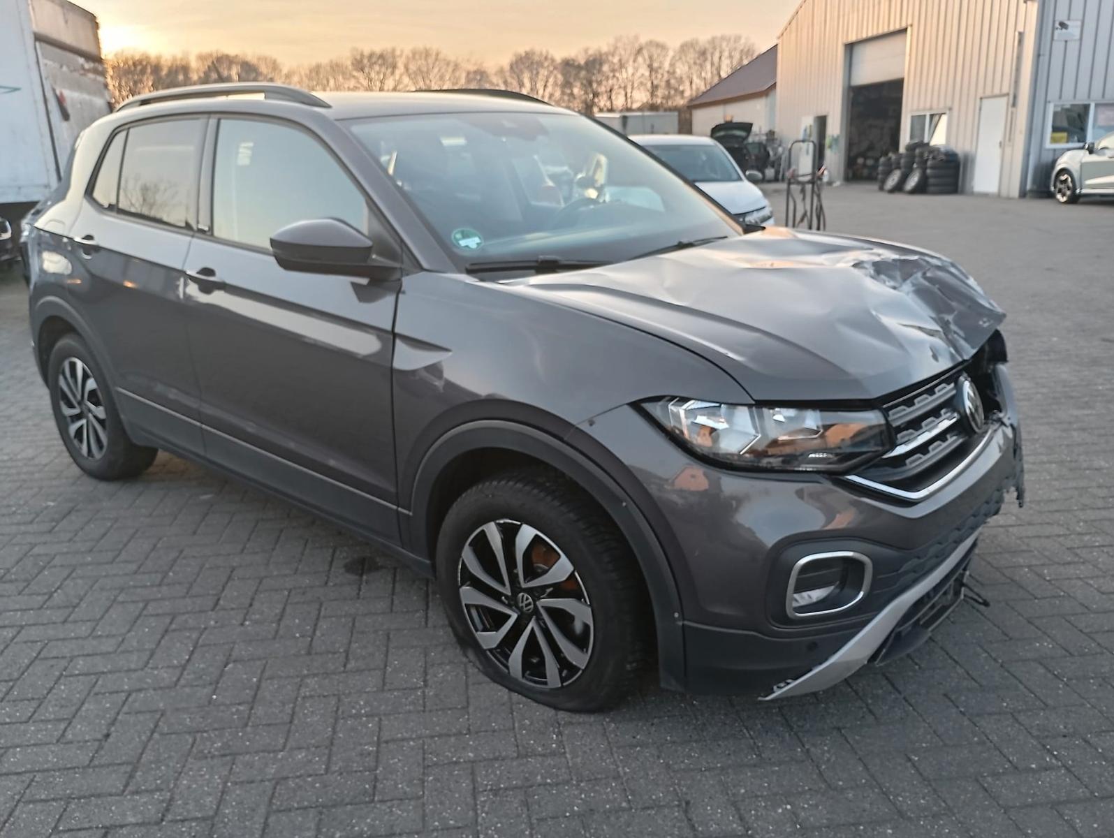 Volkswagen T-Cross 1.0 TSI 81 kW ACTIVE Kamera Navi