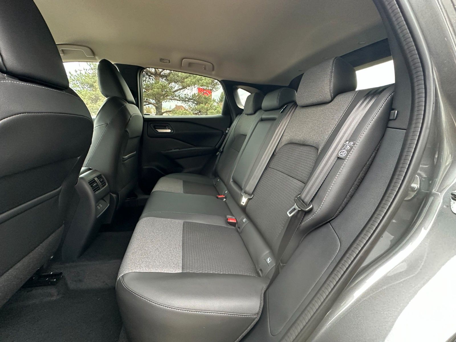 Fahrzeugabbildung Nissan Qashqai 1.3 DIG-T MHEV AT N-Connecta WINTERPAKET