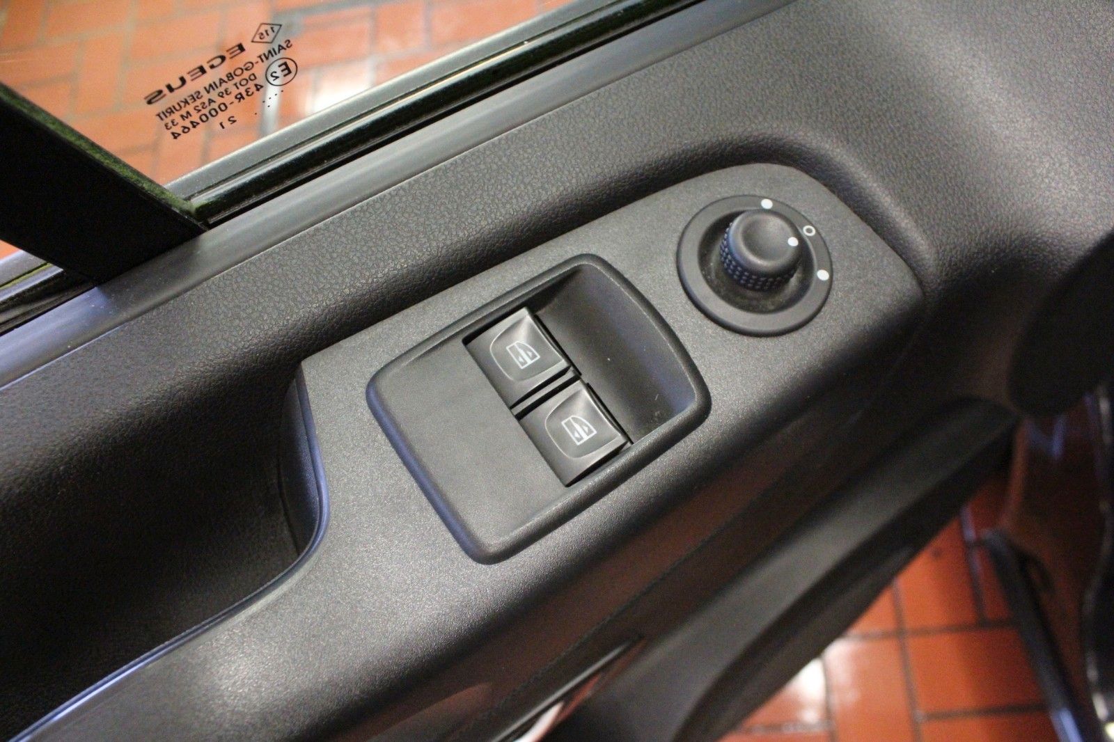 Fahrzeugabbildung Renault Trafic Grand dCi 145 L2H1 LKW 3.0t AHK