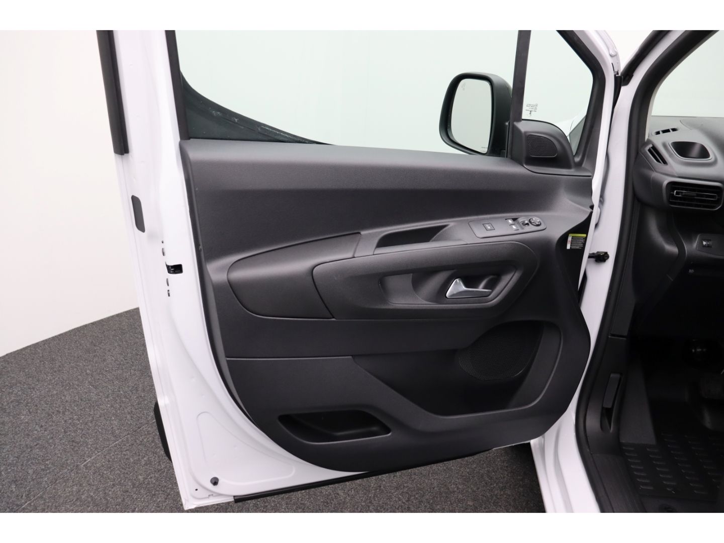 Fahrzeugabbildung Fiat Doblo E- Kastenwagen XL 100 kW digit.Rückspiegel