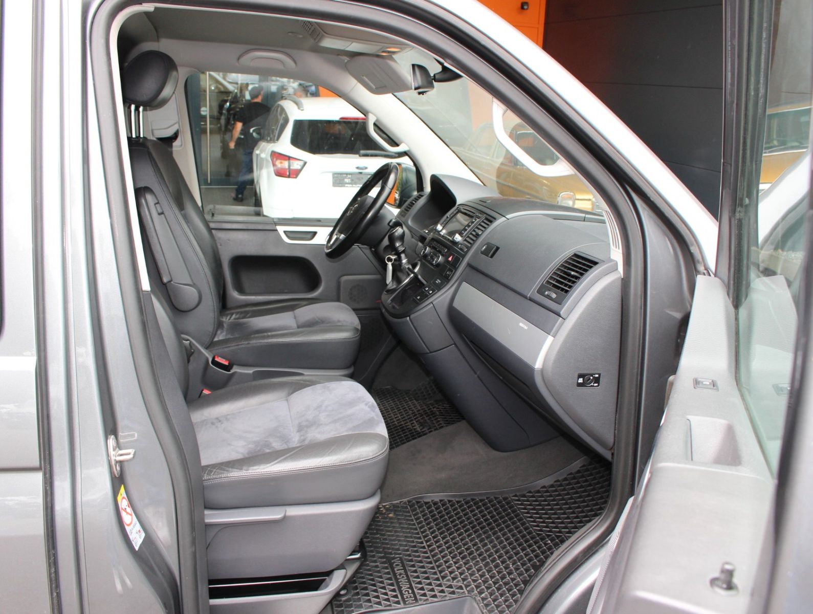 Fahrzeugabbildung Volkswagen 2.0 TDI T5 Multivan  Highline*Navi*AHK*