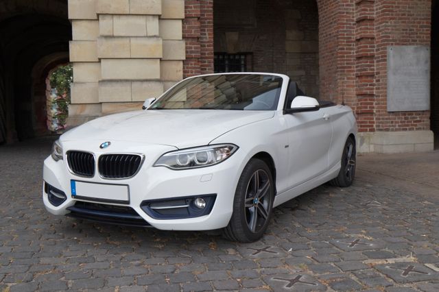 BMW 218i Cabrio Sport Line, 1. Hand, AHK Winterreif.