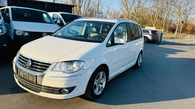 Volkswagen Touran Highline AUTOMAT. 7 SITZER NAVI LEDER AHK