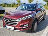 Hyundai TUCSON 1.6, 2WD, 1 Hand, Navi, Pano, Leder  - Hyundai TUCSON von privat