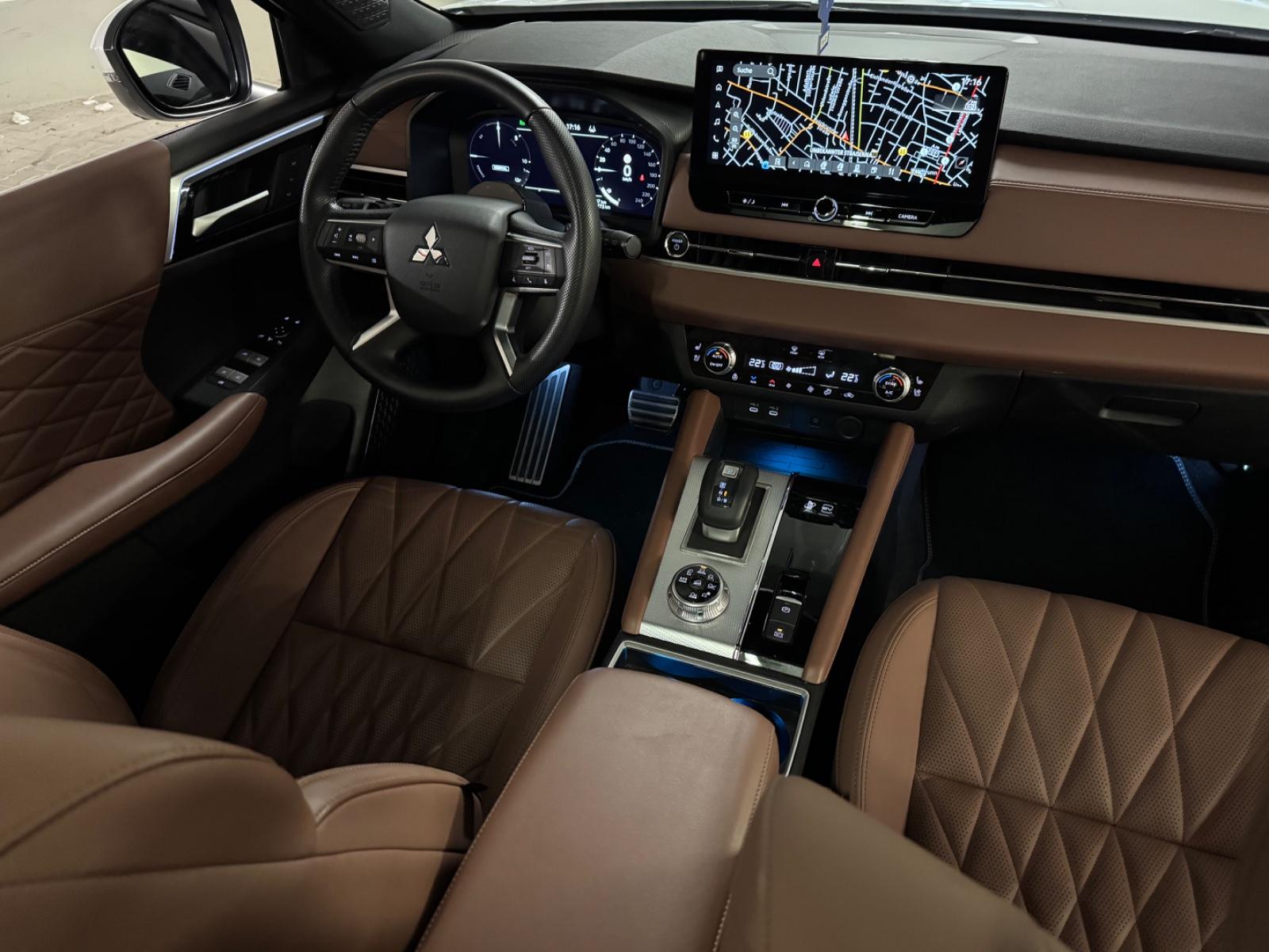 Mitsubishi LUXURY  2.4 PHEV 100 kW S-AWC Top
