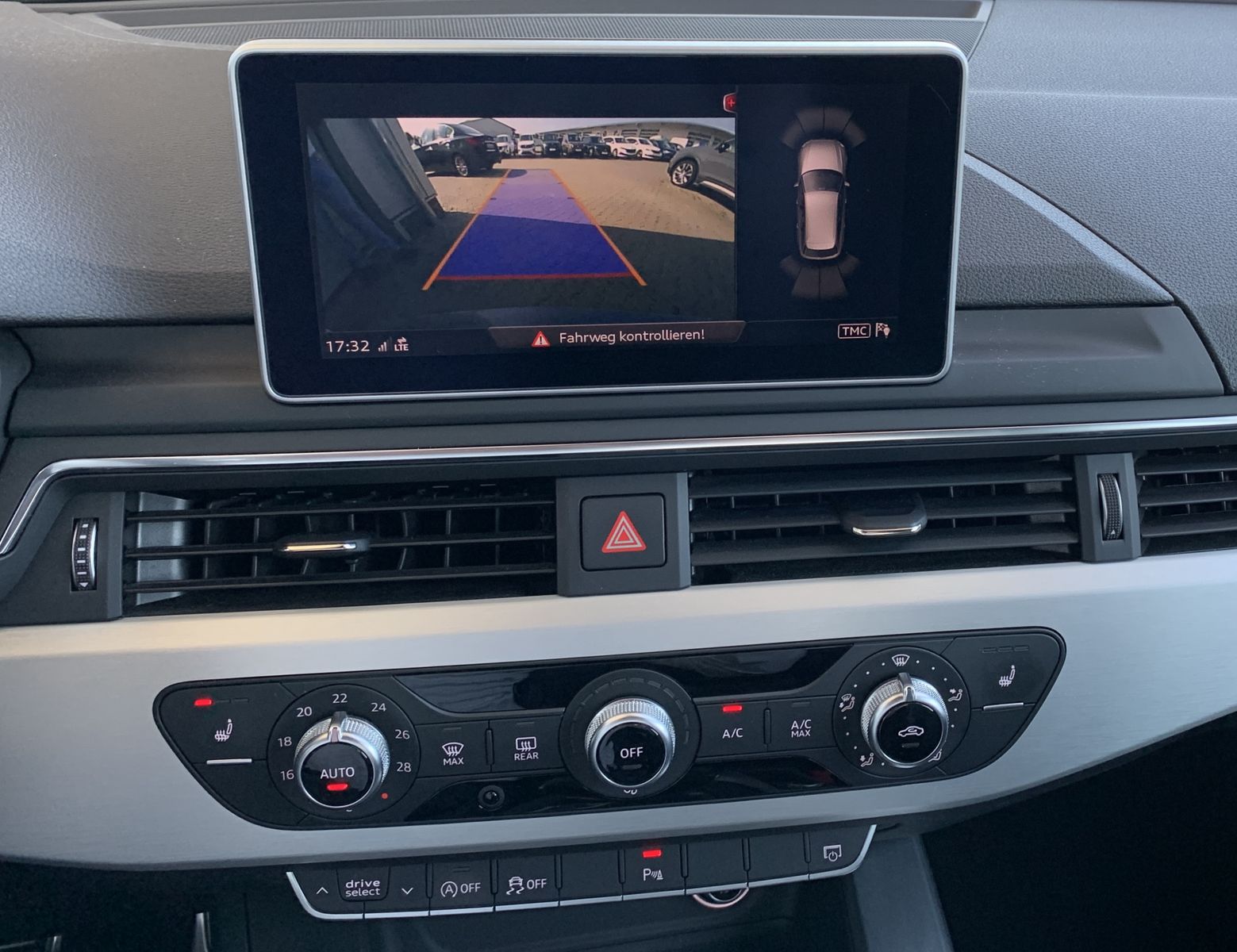 Fahrzeugabbildung Audi A4 2.0 TDI*S Line*Leder*Head-Up*VC*Cam*LED*AHK*