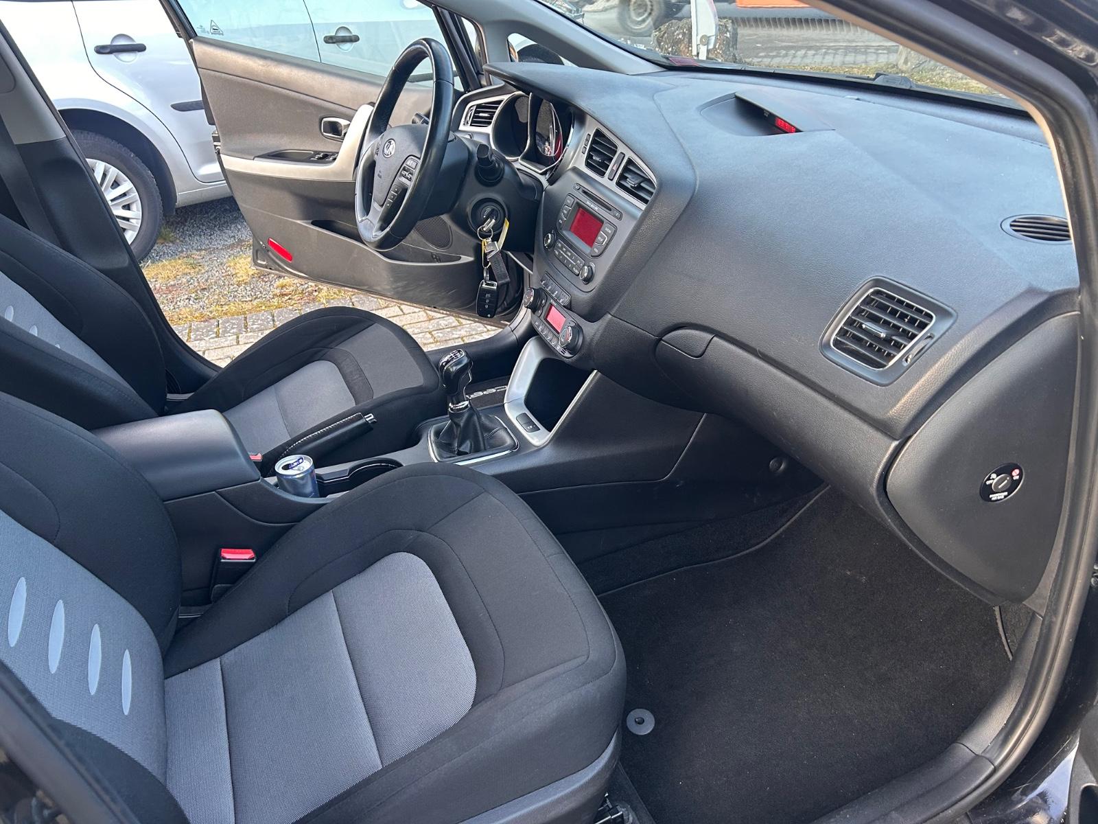 Kia cee'd 2014 — photo 16