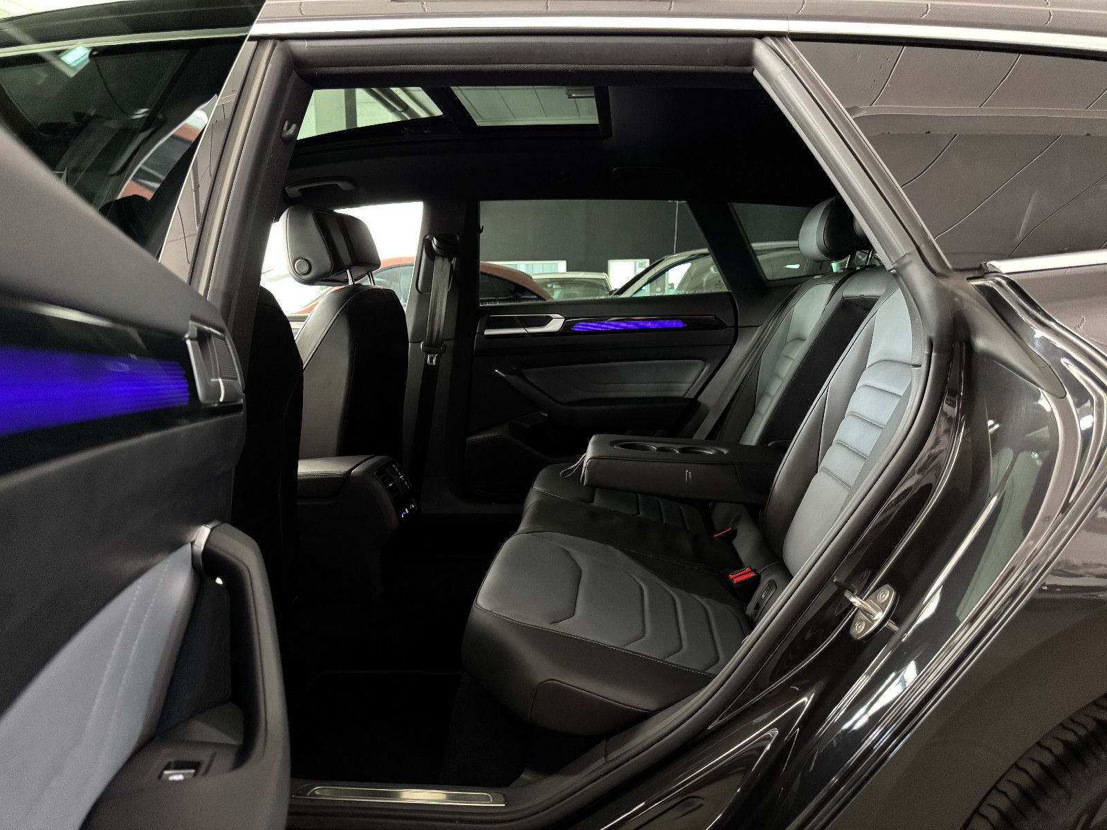 Fahrzeugabbildung Volkswagen ARTEON SB DSG ELEGANCE PANO IQ-LIGHT VW GARANTIE