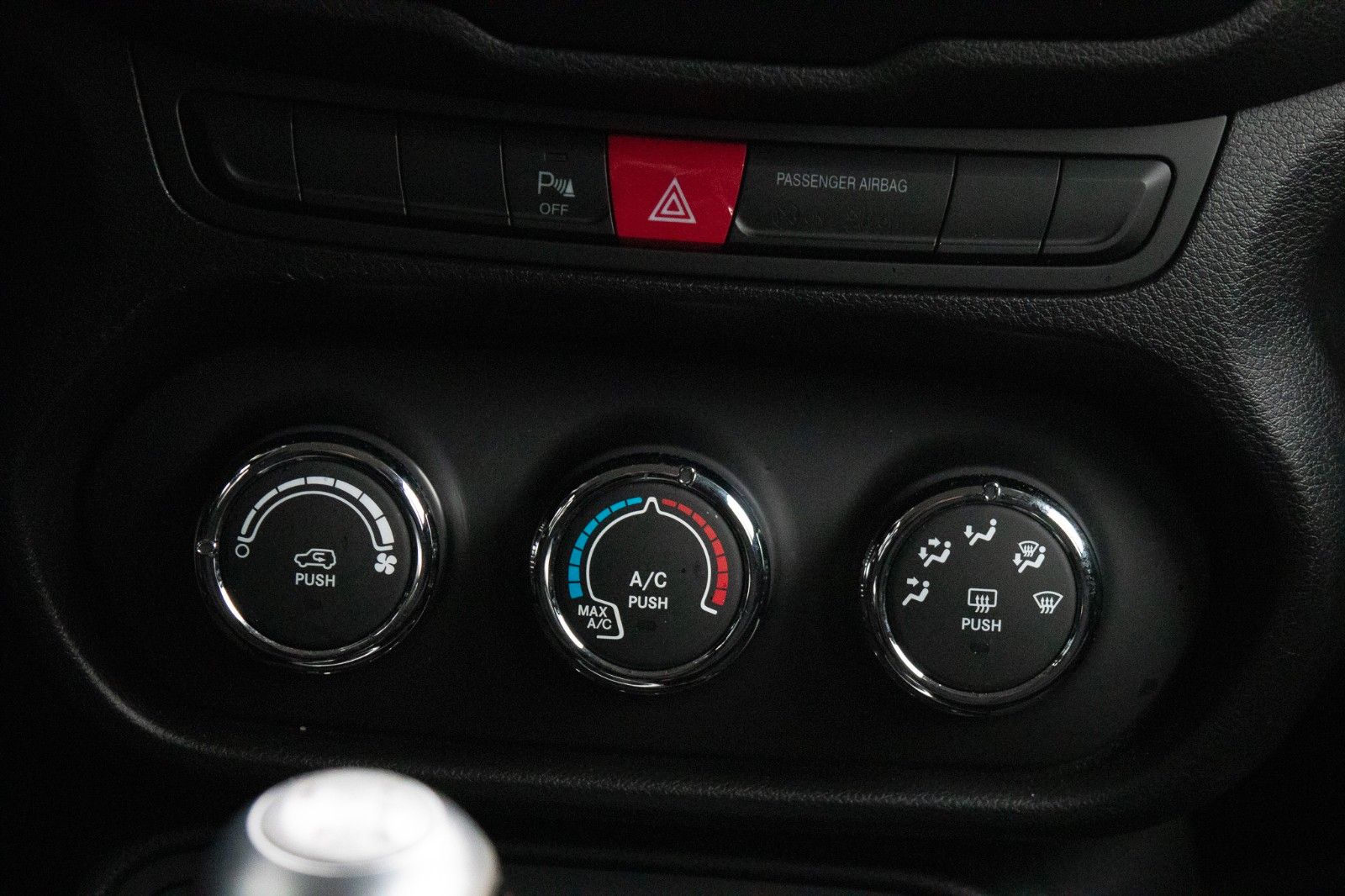 Fahrzeugabbildung Jeep Renegade Longitude 2.0l MultiJet 4WD 6MT*1.Hd!!
