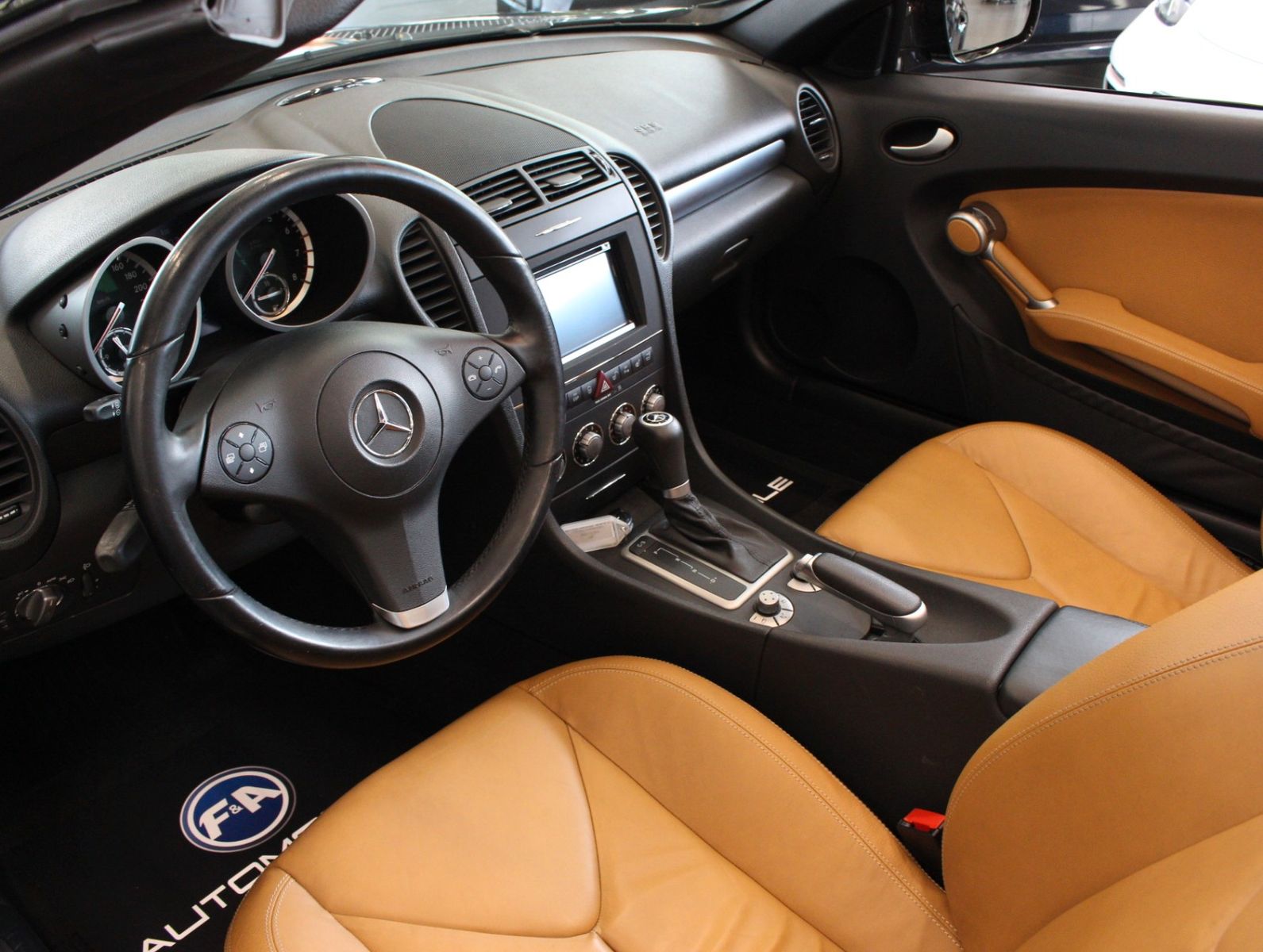 Fahrzeugabbildung Mercedes-Benz SLK 200 *2.Hand*Navi*Parktronic*Sitzheizung
