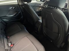 Fahrzeugabbildung BMW 218i Gran Coupé -- ACC/DrivingAssist/harman/17LM